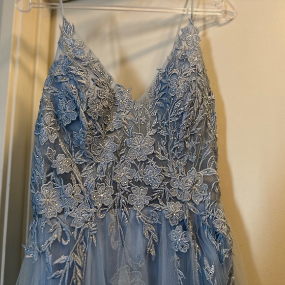 selling a few of my dresses because i graduated and no longer need them - Picture 2 of 3